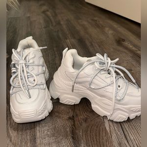 Steve Madden Troy white leather sneakers - cute & comfy!